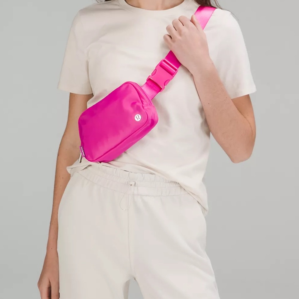 NWT Lululemon Everywhere Belt Bag 1L Sonic Pink - Picture 5 of 10